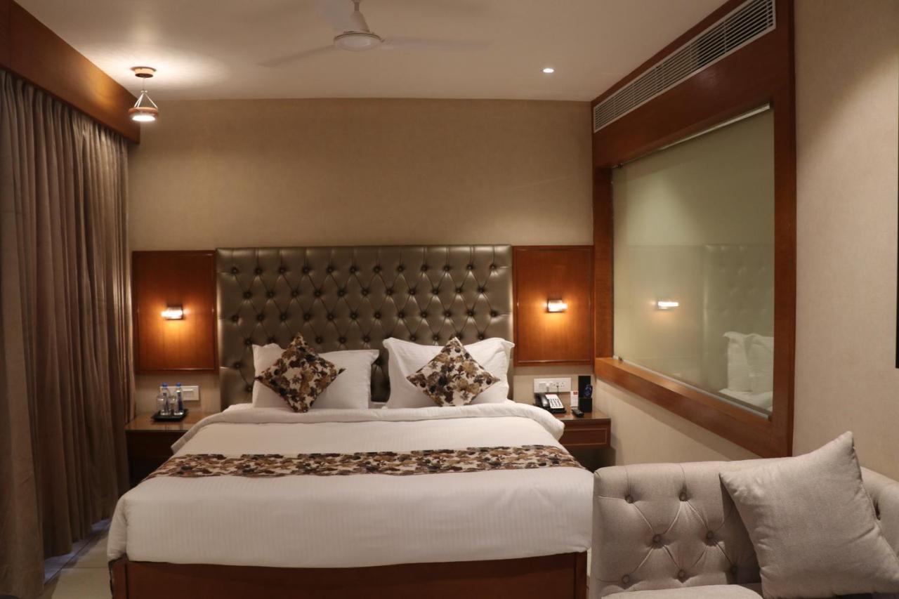 Sk Lords Inn Ahmedabad Exterior foto