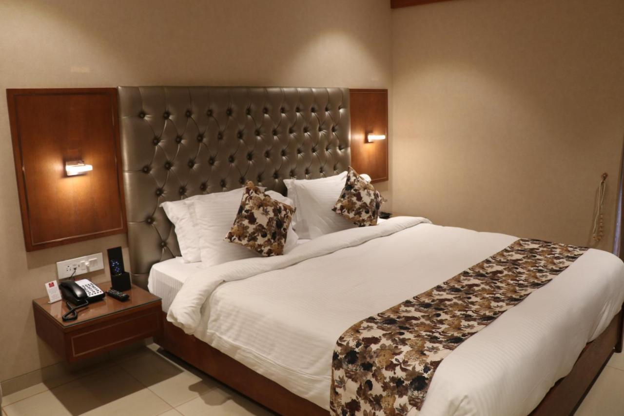 Sk Lords Inn Ahmedabad Exterior foto
