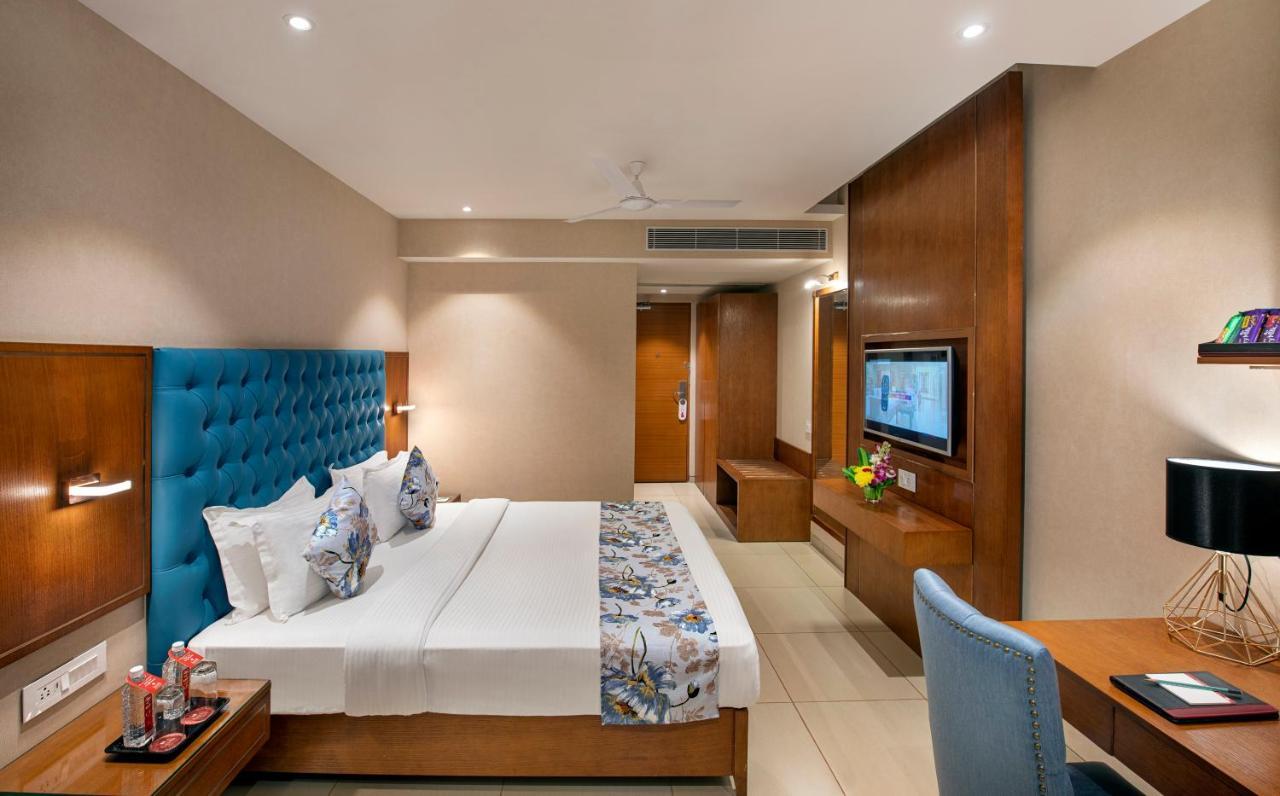 Sk Lords Inn Ahmedabad Exterior foto