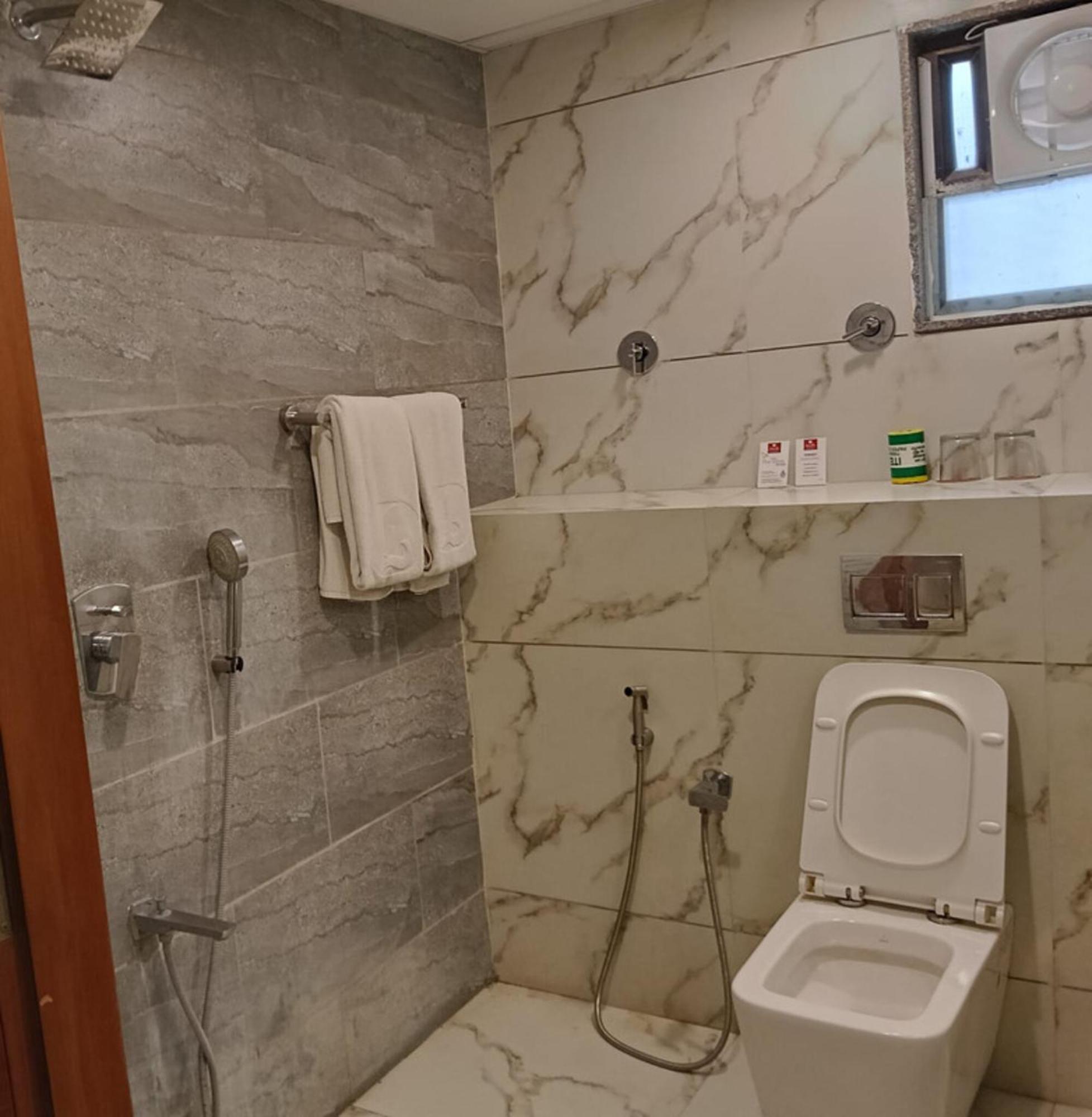 Sk Lords Inn Ahmedabad Exterior foto